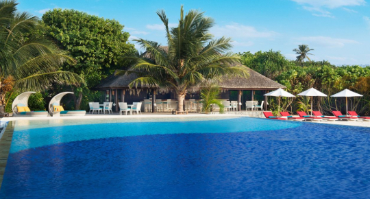 JA-Manafaru-Infinity-pool-bar